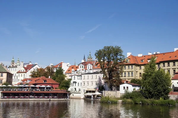 Veduta dell'argine del fiume Moldava, Praga — Foto Stock