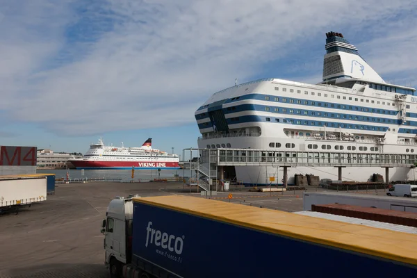 HELSINKI - MARCH 29: The Silja Line ferry at the terminal "Olymp — Stock Photo, Image