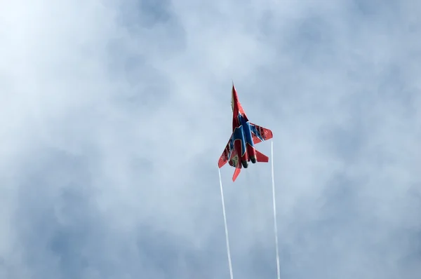 Fliegen in den Himmel — Stockfoto