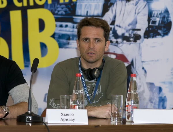 Hugo Ariazu en conferencia de prensa sobre el festival de deportes extremos — Foto de Stock