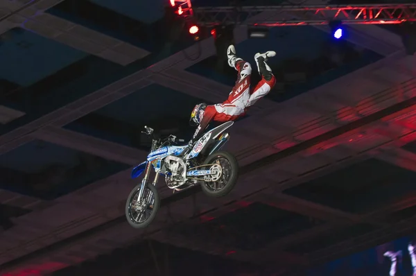 Sportsman doing tricks — Stock Photo, Image