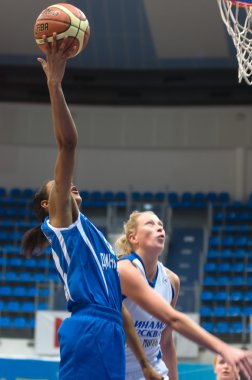 Defender'ı Dinamo-nın Novosibirsk Nicole Yvonne Turner (sayı 22)