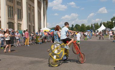 gösteri bisiklet sürme