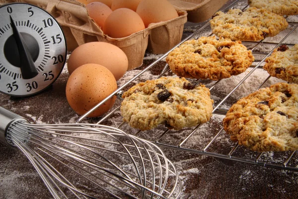 Biscoitos de passas recém-assados do forno — Fotografia de Stock