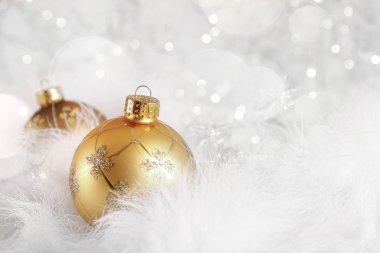 tatil zemin üzerine altın Noel topları