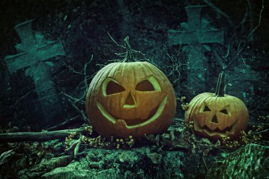 Halloween pumpkins mezarlıkta geceleri