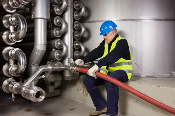 Pipeline-Handwerker — Stockfoto