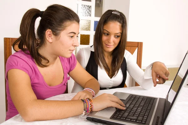Students and computer — Stock Photo, Image