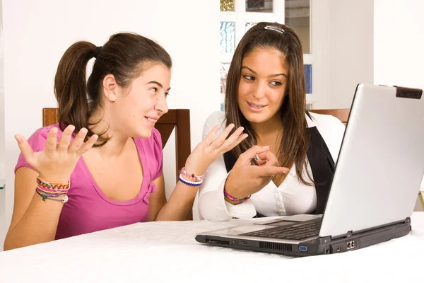 Students and computer — Stock Photo, Image