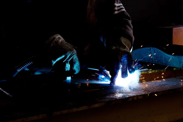 Man working with steel — Stock Photo, Image