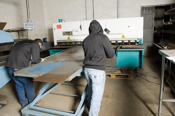 Men working with steel — Stock Photo, Image