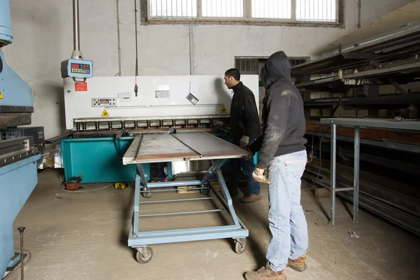 Men working with steel — Stock Photo, Image