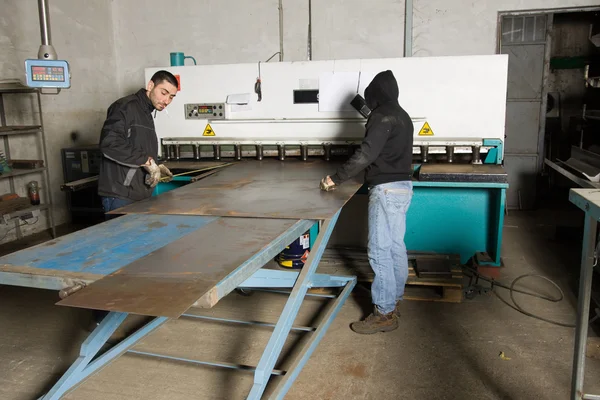 Men working with steel — Stock Photo, Image