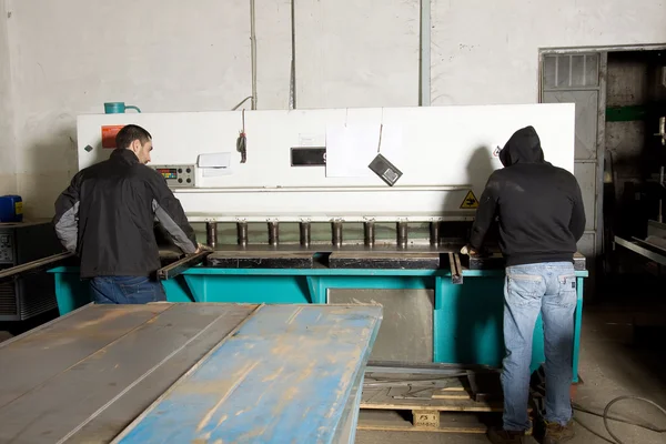 Men working with steel — Stock Photo, Image