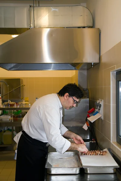 Cook in the kitchen — Stock Photo, Image