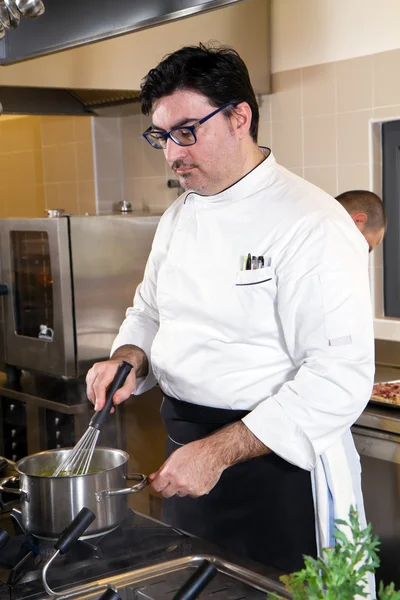 Koken in de keuken — Stockfoto