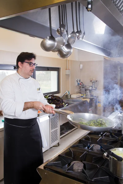 Koken in de keuken — Stockfoto