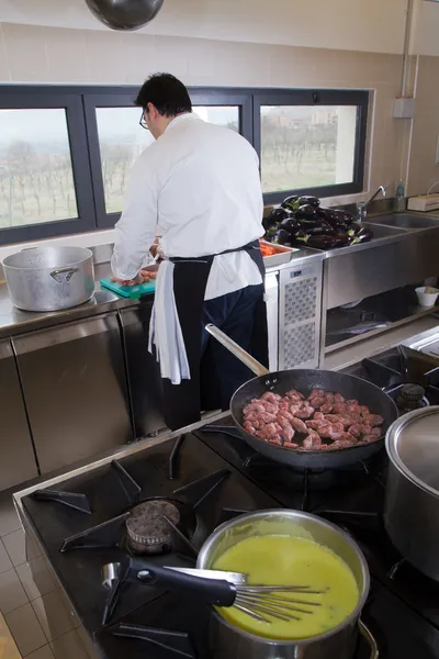 Koken in de keuken — Stockfoto