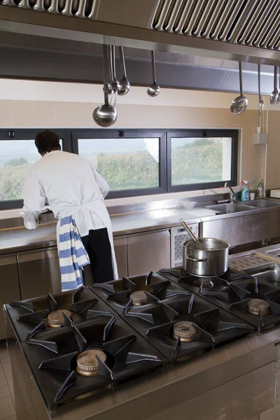 Cocinar en la cocina —  Fotos de Stock