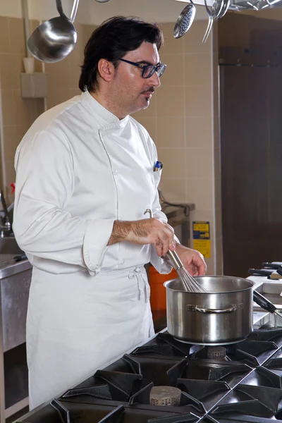 Koken in de keuken — Stockfoto