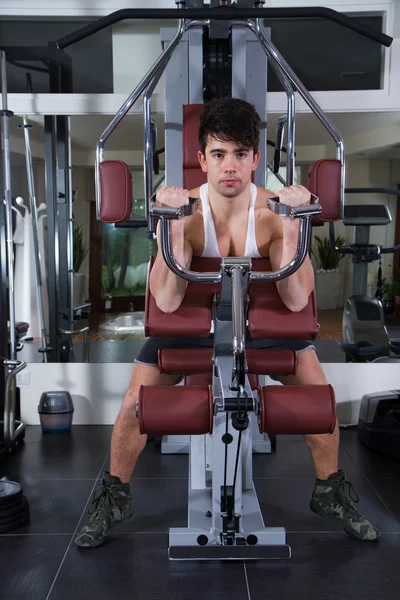 Athlete in the gym — Stock Photo, Image
