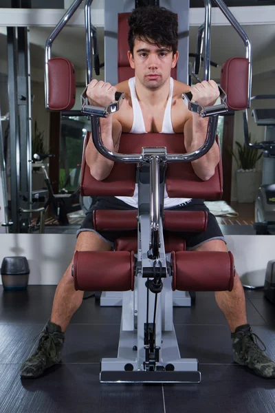 Athlete in the gym — Stock Photo, Image