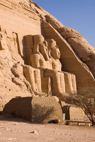 Ancient ruins and statues of Abu simbel — Stock Photo, Image