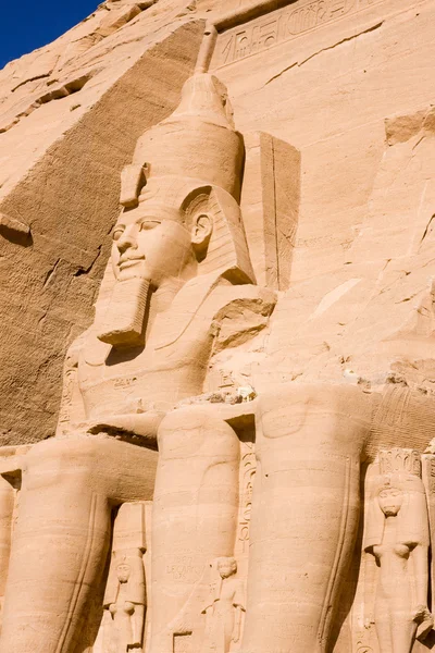 Antiguas ruinas y estatuas de Abu Simbel — Foto de Stock