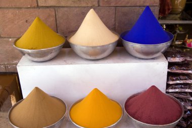 yerel pazarda baharat