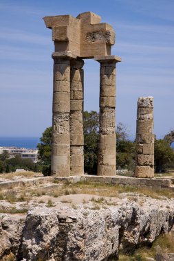 sütunları olan antik Yunan tapınağı kalıntıları