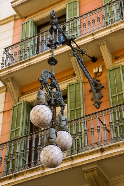 Фонарь на балконе — стоковое фото