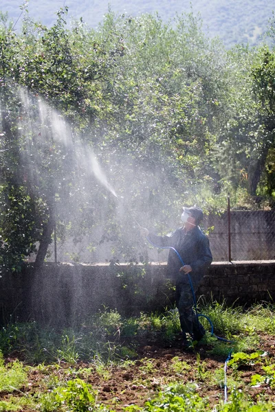 Jardín de fertilización del trabajador —  Fotos de Stock