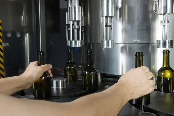 Automatic bottling in bottles — Stock Photo, Image