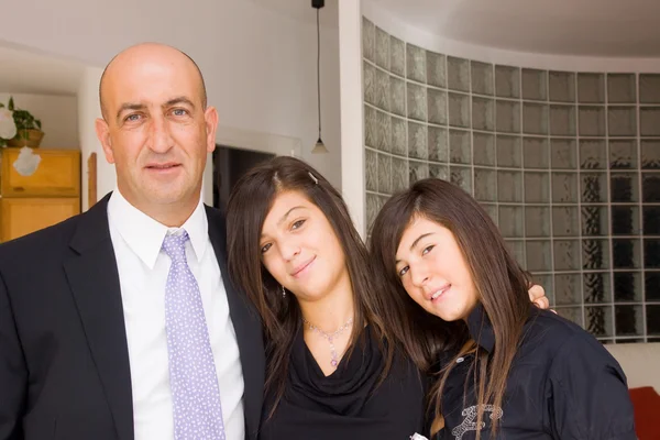 Батько з дочками — стокове фото