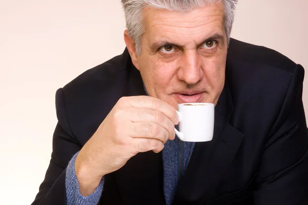 Man dricker kaffe — Stockfoto