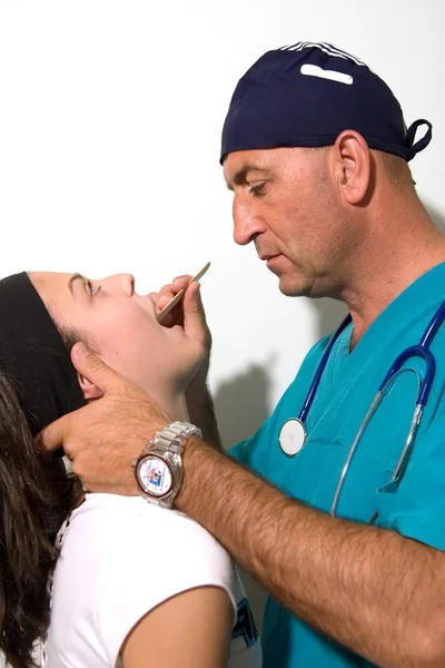 Doctor with patient — Stock Photo, Image