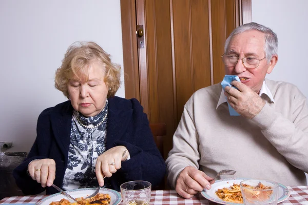 Couple à table — Photo