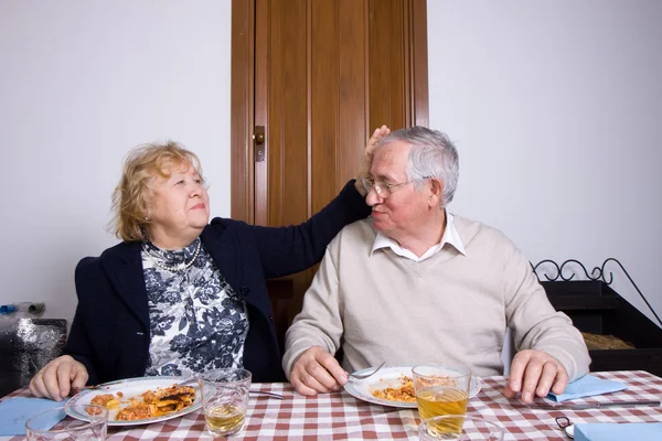 Couple à table — Photo