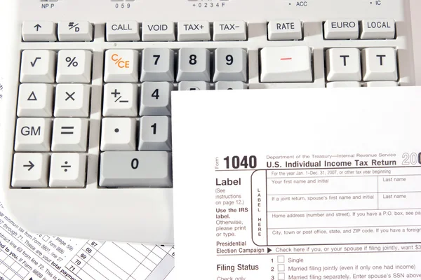 Calculating tax — Stock Photo, Image