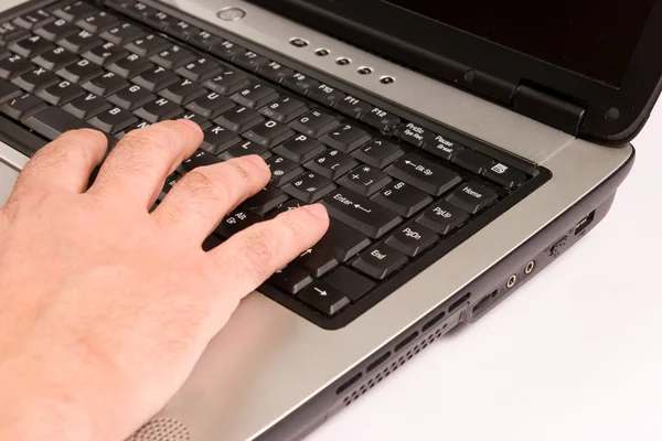 Revisor arbetar på laptop — Stockfoto
