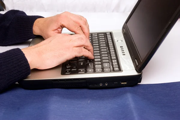 Accountant zijn bezig met laptop — Stockfoto