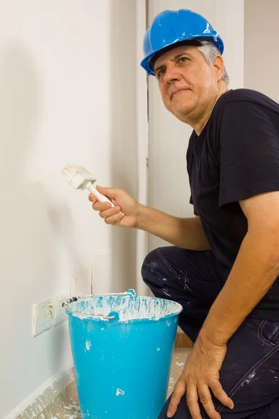 House painter painting wall — Stock Photo, Image