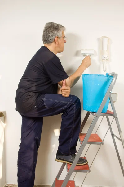 House painter painting wall — Stock Photo, Image