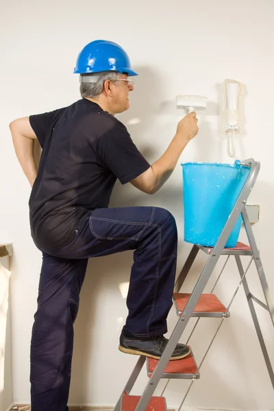 House painter painting wall — Stock Photo, Image