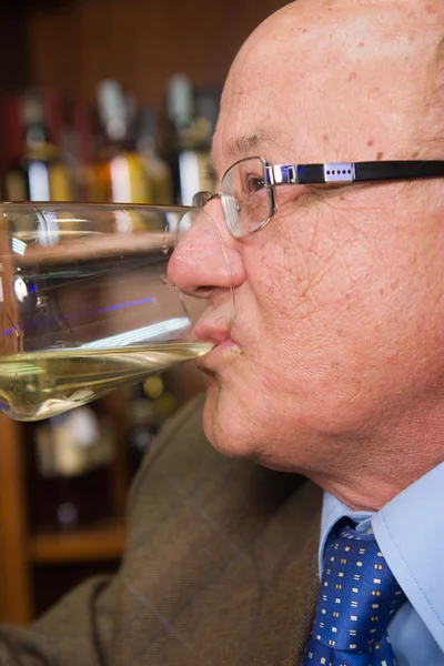 Man is drinking wine — Stock Photo, Image
