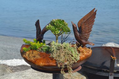 Göl kenarında çok güzel dekorasyon.