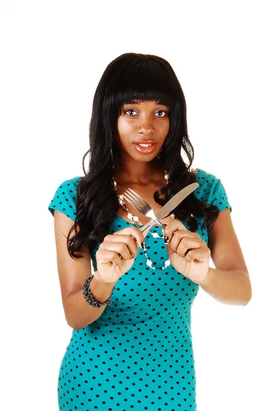 Девушка с ножом и вилкой . — стоковое фото