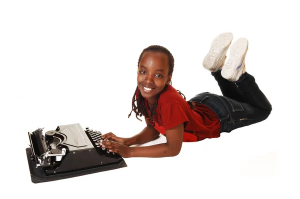 Chica de la escuela con máquina de escribir . —  Fotos de Stock