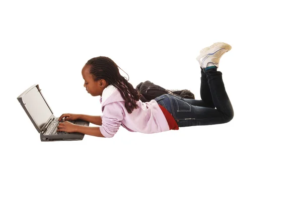 Teen flicka med laptop. — Stockfoto