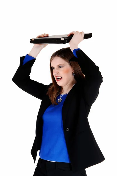 Mujer lanzando portátil . — Foto de Stock